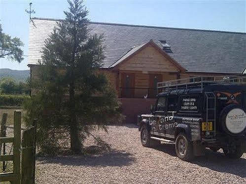 Big Bear Lodge Melverley Exterior photo
